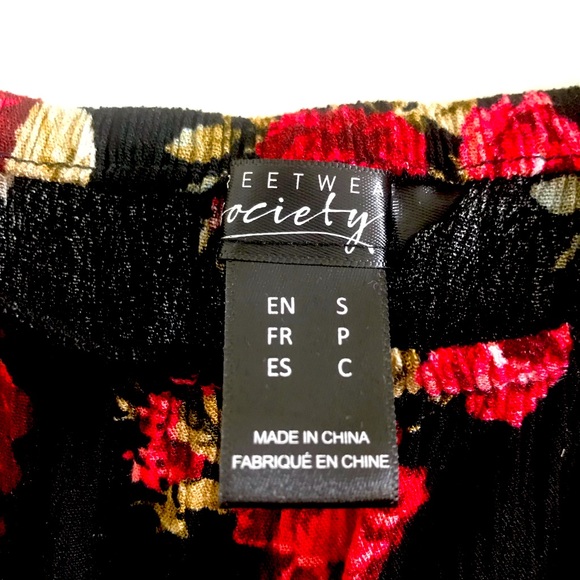 Summer Floral Off the Shoulder Blouse - Picture 3 of 5